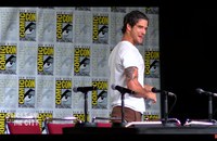 Watch: Tyler Poseys Auftritt an der Comic Con
