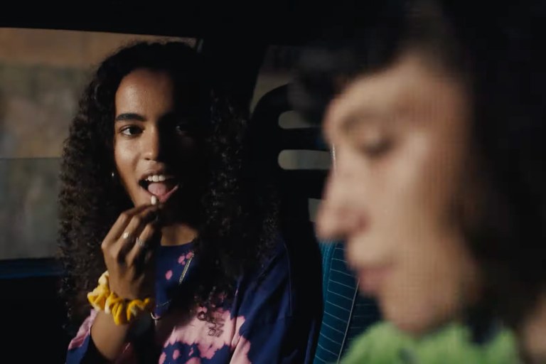 Watch: Über hundert Beschwerden wegen lesbischem Kuss in Wrigley's Werbespot