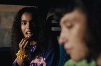 Watch: Über hundert Beschwerden wegen lesbischem Kuss in Wrigley's Werbespot