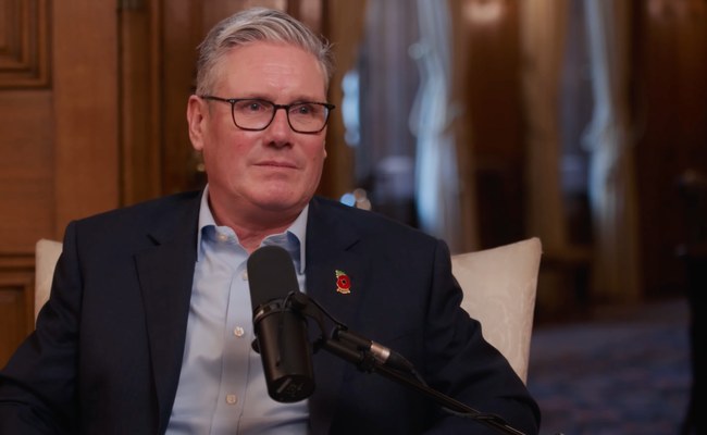 Watch: UKs Premier Starmer spricht über die queerfeindliche Attacke gegen seine Nichte