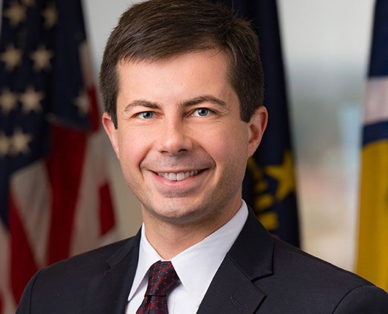 Watch: Und es trifft ein, was Pete Buttigieg bereits 2024 vorausgesagt hat...