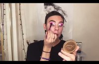 Watch: Vater unterbricht Vloggers Make-up-Tutorial