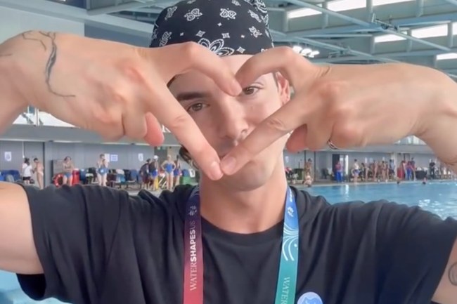 Watch: Von Drag Race zur Silber-Medaille bei den Aquatics Weltmeisterschaften