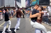 Watch: Was für ein Kuss - direkt vor Gegendemonstranten an der London Pride