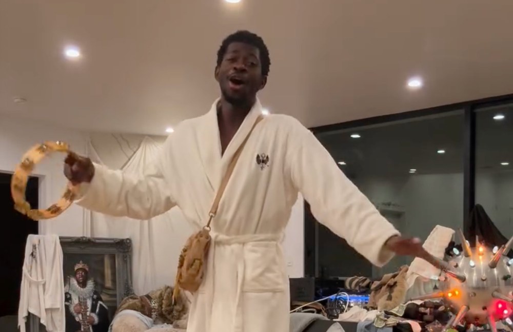 Watch: Was ist bloss los mit Lil Nas X? Halbnackt auf der Strasse verhaftet