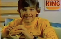 Watch: Welcher schwule Superstar machte als Kind Werbung für Burger King?