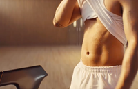 Watch: Welcher Serienstar präsentiert hier seine verschwitzten Abs?