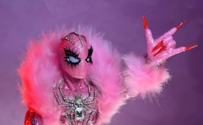 Watch: Wenn aus Spider-Man eine Spider-Drag wird...