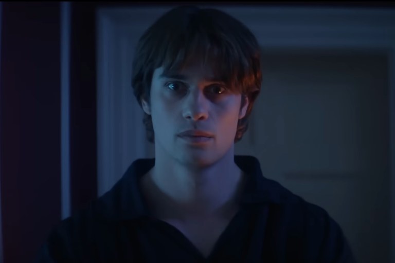 Watch: Wenn Nicholas Galitzine auf Charli XCX trifft...