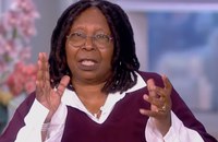 Watch: Whoopi Goldberg und Rebel Wilsons Coming Out