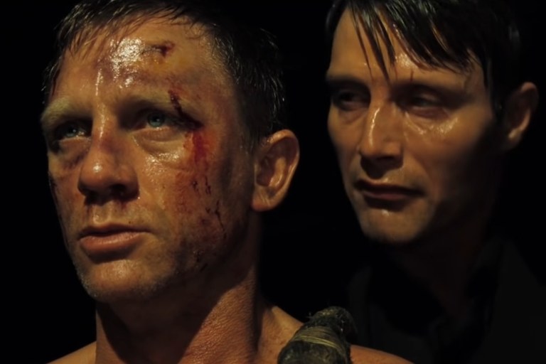 Watch: Wie intim es zwischen Mads Mikkelsen und Daniel Craig bei Casino Royale wurde