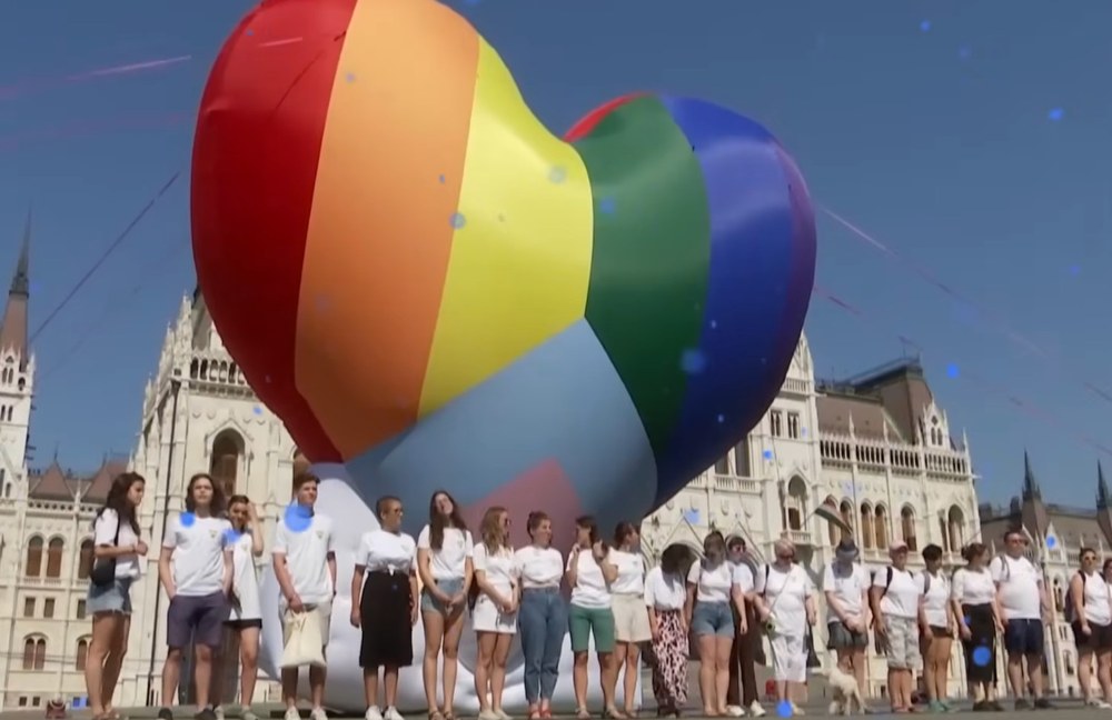 Watch: Wie steht es um LGBTQ+ Rechte in Europa?