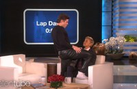 Watch: Zac Efron gibt Ellen einen Lap Dance