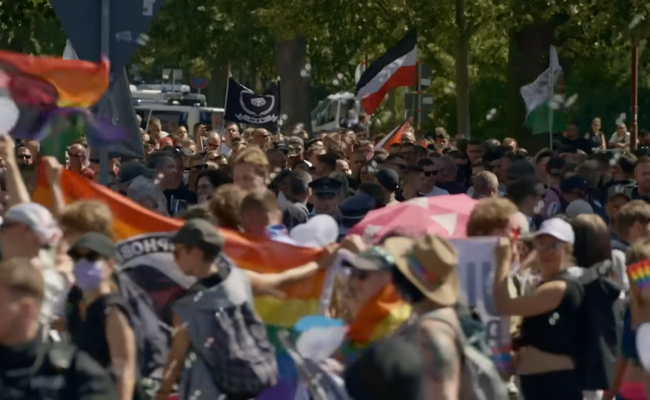 Watch: ZDFinfo Doku: Rechtsextreme deutsche Jugend: Warum die Neuen Rechten so erfolgreich sind