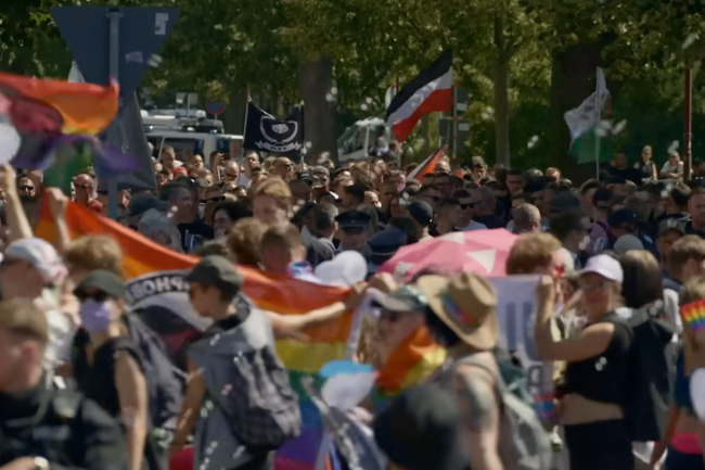 Watch: ZDFinfo Doku: Rechtsextreme deutsche Jugend: Warum die Neuen Rechten so erfolgreich sind