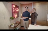 Watch: Zu Besuch in Jesse Tyler Ferguson's NYCer Apartment