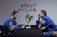 Watch: Zwei Profi-Eishockeyspieler beim Speed Dating...