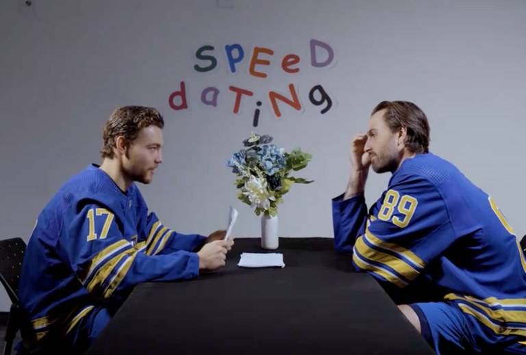 Watch: Zwei Profi-Eishockeyspieler beim Speed Dating...