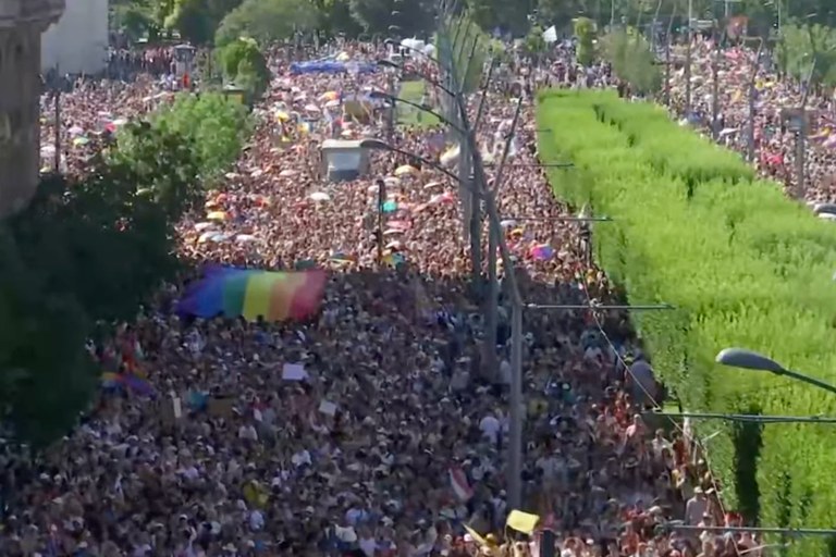 Zehntausende nehmen an der Budapest Pride teil!