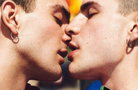 FASHION: Zwei küssende, queere Paare auf dem Cover der September-Vogue Italia