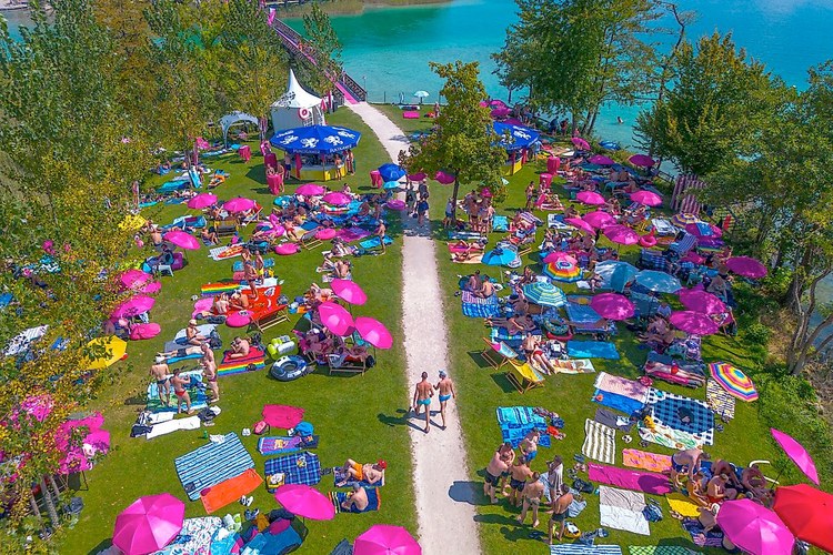 TRAVEL: See in Sicht: Das queere Pink Lake Festival am Wörthersee