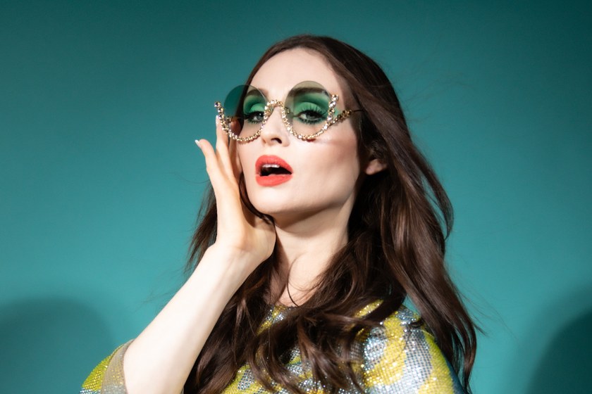 INTERVIEW: Sophie Ellis-Bextor über die LGBTI+ Community, Saltburn und ihr neues Album