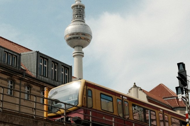 DEUTSCHLAND: Polizei-Razzia in queerem Zentrum in Berlin