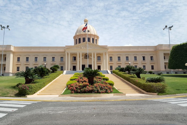 DOM. REPUBLIK: Gericht kippt Verbot von Homosexualität bei Armee und Polizei