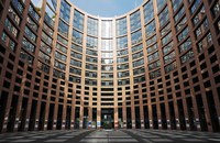 EU: Mehr als 60 Abgeordnete fordern EU-weites Verbot von Conversion Therapien