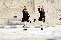 GRIECHENLAND: Premierminister überrascht mit Ehe für alle-Support