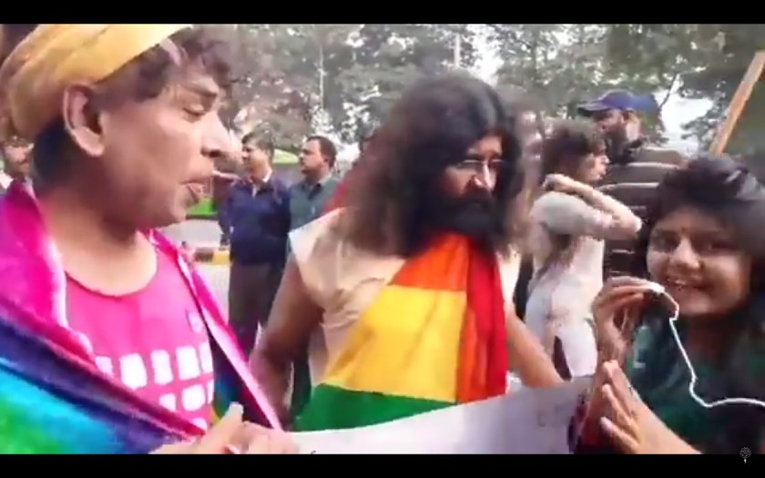 INDIEN: Hunderte nehmen an der 10. New Delhi Pride teil