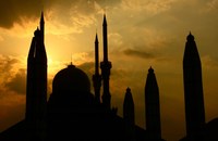 INDONESIEN: Zwei junge Männer mit je 76 Stockschlägen bestraft
