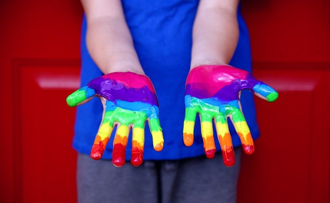 ITALIEN: Niederlage für Regierung Meloni - Verfassungsgericht stärkt Rechte von Regenbogenfamilien