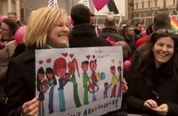 ITALIEN: Zehntausende LGBTs demonstrieren gegen die Regierung