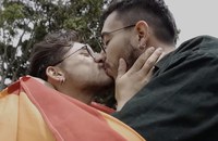 KOLUMBIEN: Hunderte treffen sich zu "Kiss-a-thon"
