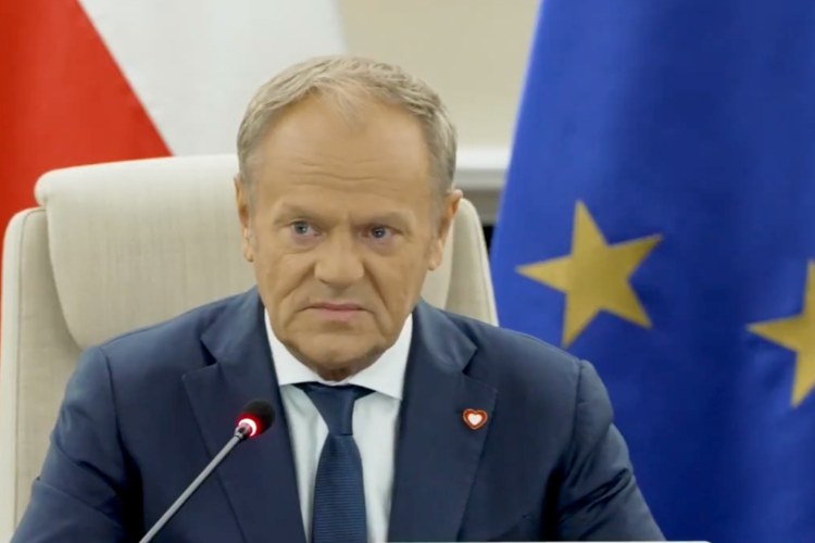 POLEN: Premier entschuldigt sich bei LGBTI+ und will Ehen aus dem Ausland anerkennen