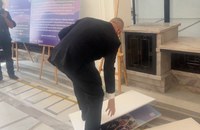 POLEN: Rechtsaussen-Politiker randaliert in LGBTI+ Ausstellung im Parlament