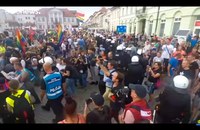 POLEN: Trotz massiven Drohungen - 1000+ nehmen an Pride in Plock teil
