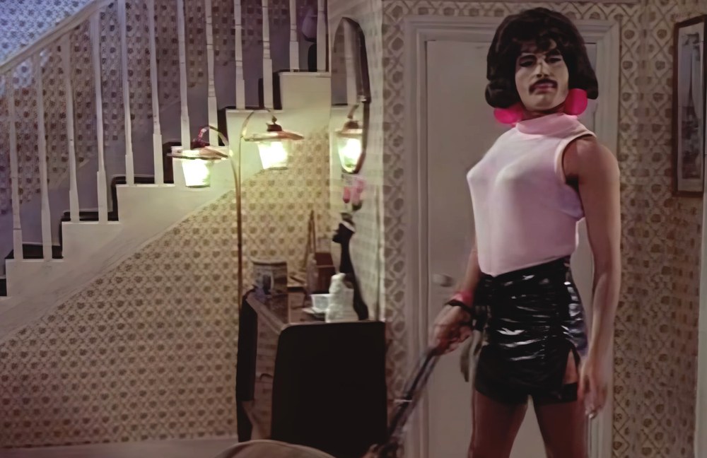 RUSSLAND: Anklage wegen Freddie Mercury in Drag