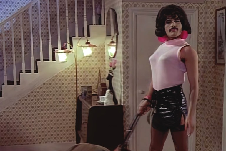 RUSSLAND: Anklage wegen Freddie Mercury in Drag
