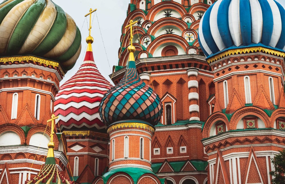 RUSSLAND: Gericht büsst booking.com wegen „LGBTI+ Propaganda“