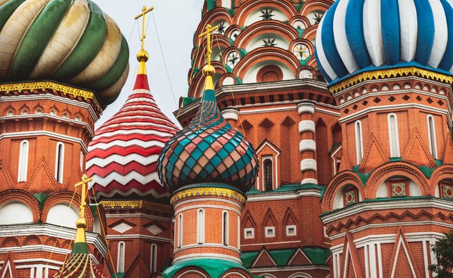 RUSSLAND: Gericht büsst booking.com wegen „LGBTI+ Propaganda“