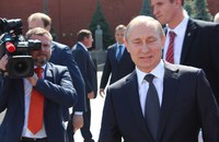 RUSSLAND: Putin lässt Verbot der Ehe für alle in Kraft treten