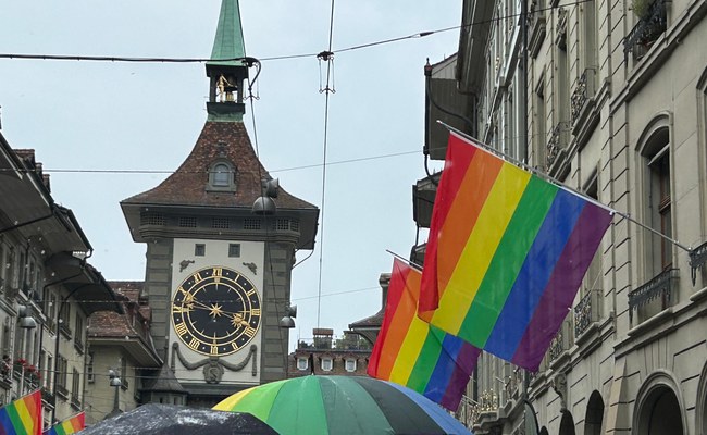 SCHWEIZ: 12'000 nehmen an der BernPride teil