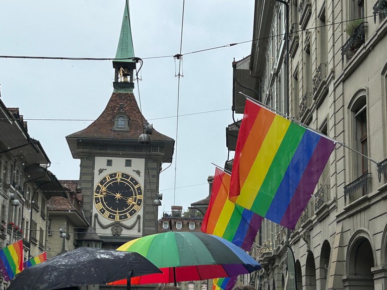 SCHWEIZ: 12'000 nehmen an der BernPride teil