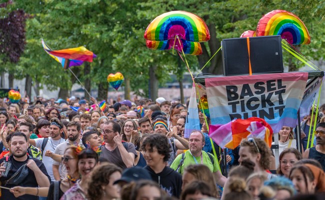 SCHWEIZ: Basel tickt bunt! stand im Zeichen von Queer Rights Are Human Rights!