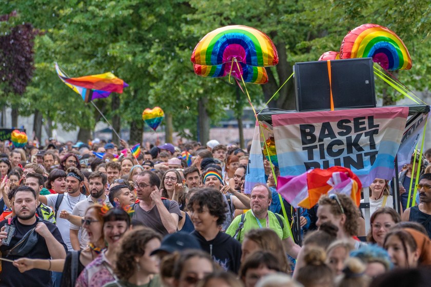 SCHWEIZ: Basel tickt bunt! stand im Zeichen von Queer Rights Are Human Rights!