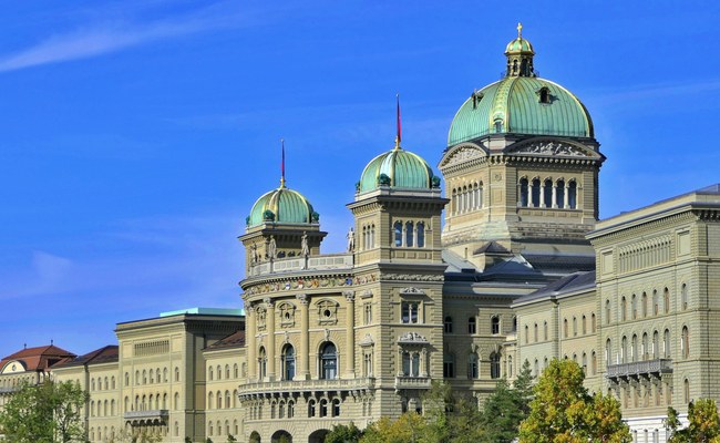 SCHWEIZ: Bundesrat anerkennt das Problem der Konversionsmassnahmen - handelt aber nicht