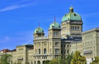 SCHWEIZ: Bundesrat anerkennt das Problem der Konversionsmassnahmen - handelt aber nicht