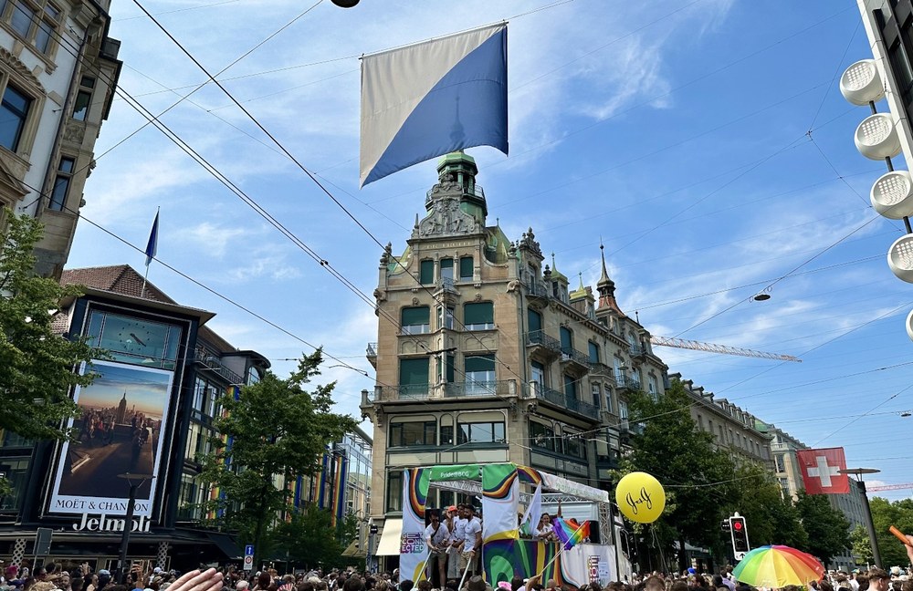 SCHWEIZ: Die Zurich Pride kehrt 2027 ins Herz der Stadt zurück